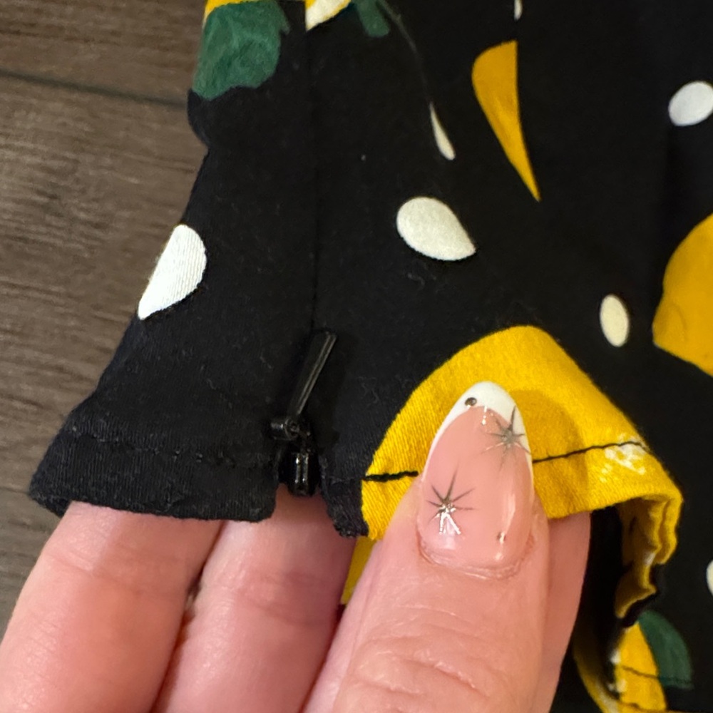 Collectif Black Crop Top with Lemon Print - Picture 7 of 7